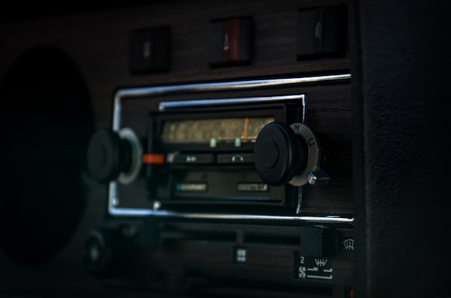 poste de radio utilisé pour écouter Radio Scoop