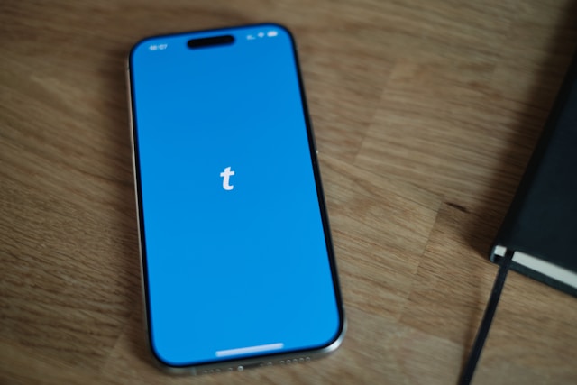application Ticketmaster s'ouvrant sur un smartphone