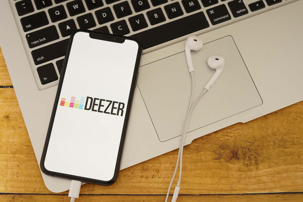 logo Deezer sur un smartphone