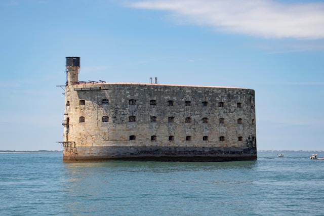 vue de côté du fort Boyard
