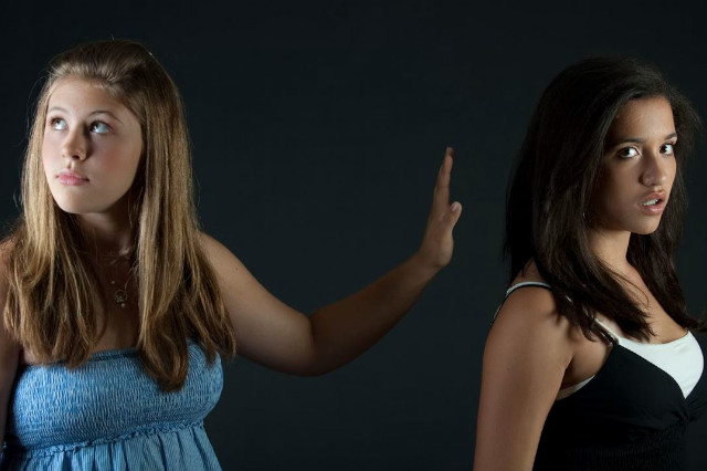 deux femmes en conflit